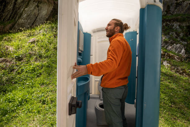 Best Luxury portable toilet rental  in Saukville, WI